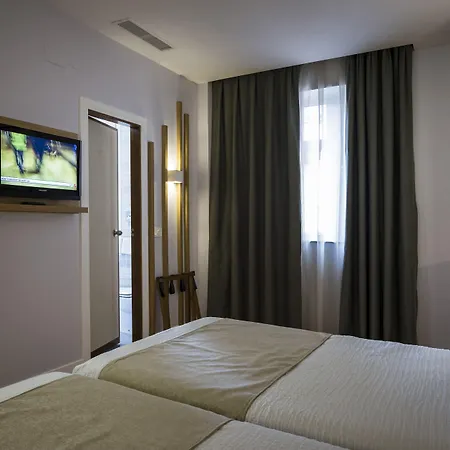 コンフォート ダウロ 2 ホテル 3*